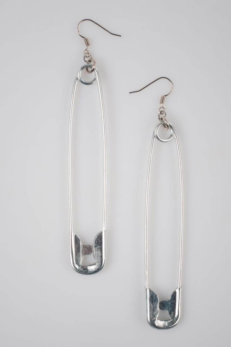 Μεταλλικά σκουλαρίκια με παραμάνες μεγάλου μεγέθους