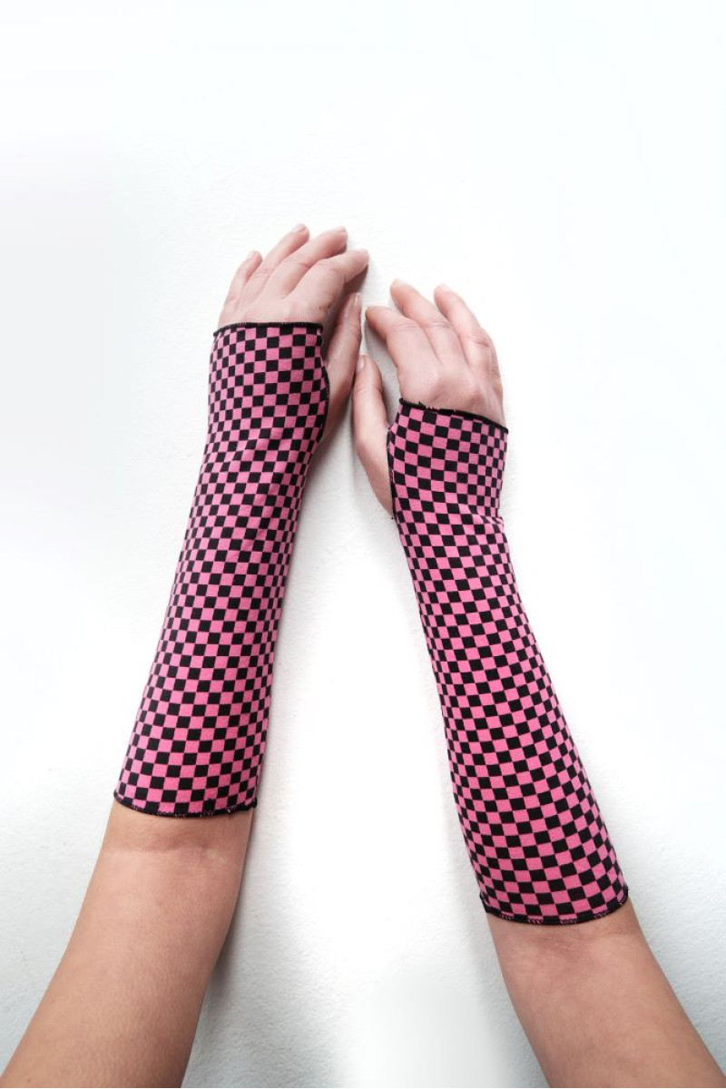 Cotton fingerless gloves with checkerboard print