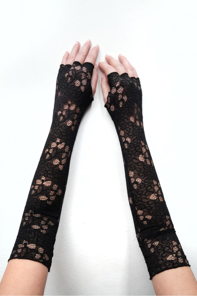 Μακριά γάντια από μαύρη δαντέλα χωρίς δάχτυλα