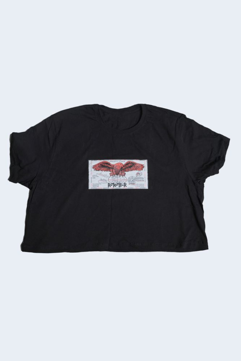 Κοντό t-shirt σε φαρδιά γραμμή με διακοσμητικό ραφτό Κοντό t-shirt σε φαρδιά γραμμή με διακοσμητικό ραφτό