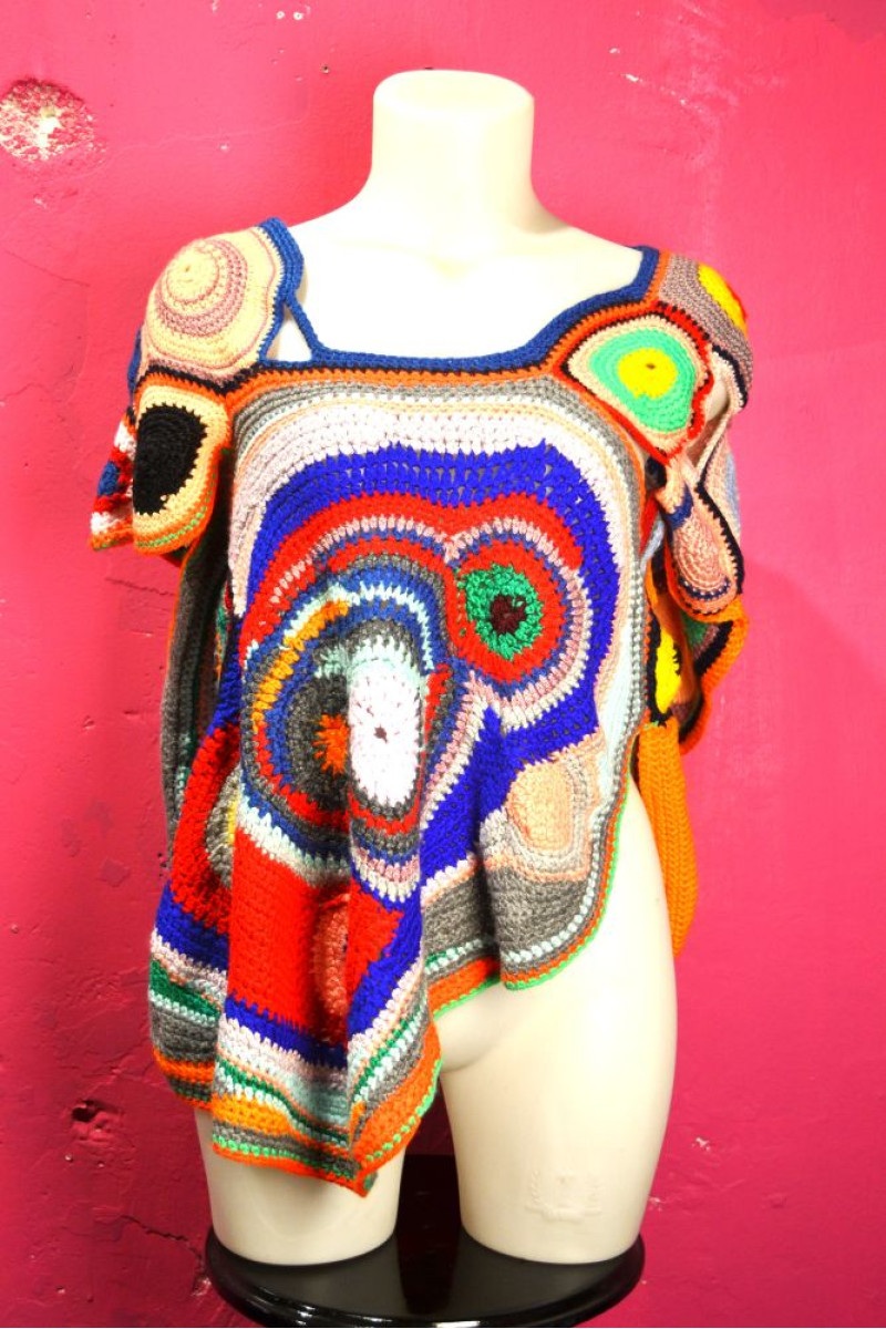 Χειροποίητο τοπ με διακοσμητικά μοτίφ