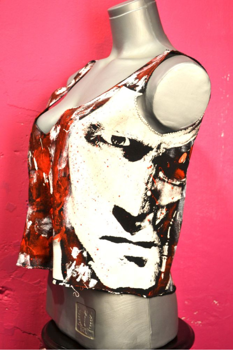 Τοπ με στάμπα ζωγραφισμένο στο χέρι 