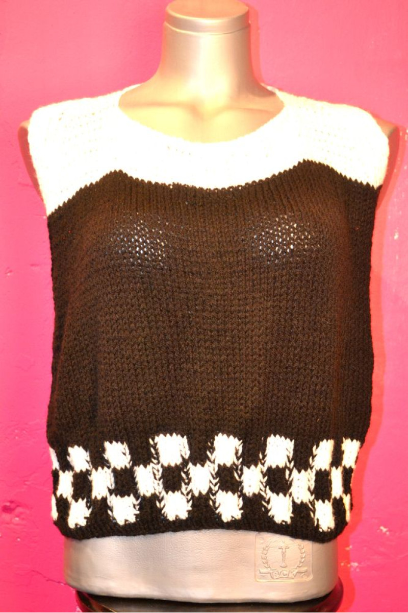 Χειροποίητο αμάνικο τοπ