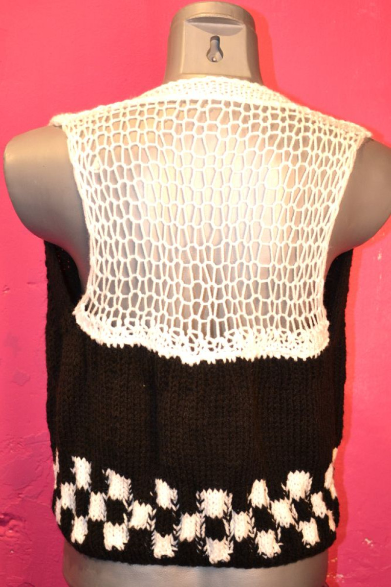 Χειροποίητο αμάνικο τοπ