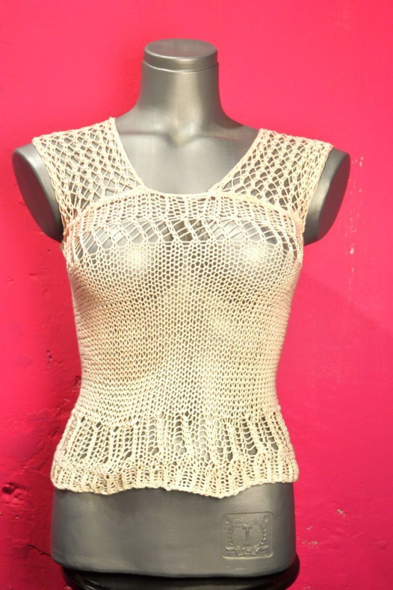 Χειροποίητο αμάνικο τοπ