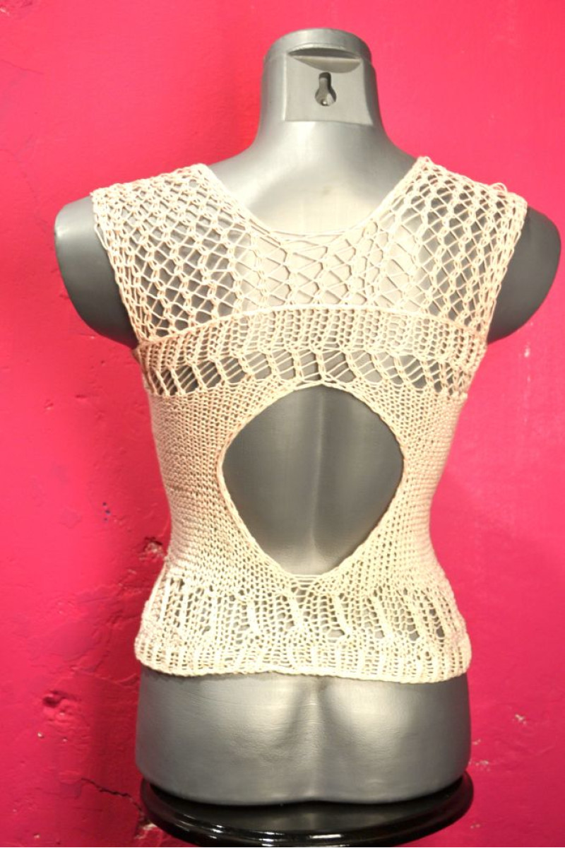 Χειροποίητο αμάνικο τοπ