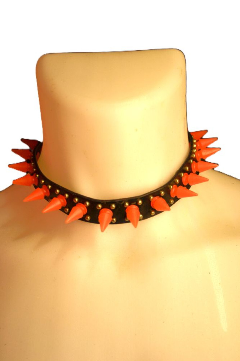 Τσόκερ με φλούο καρφιά