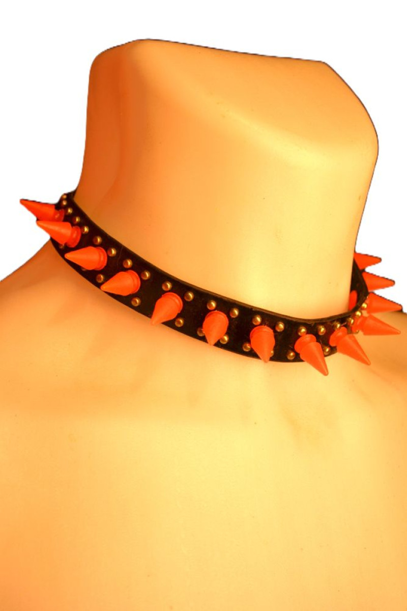 Τσόκερ με φλούο καρφιά