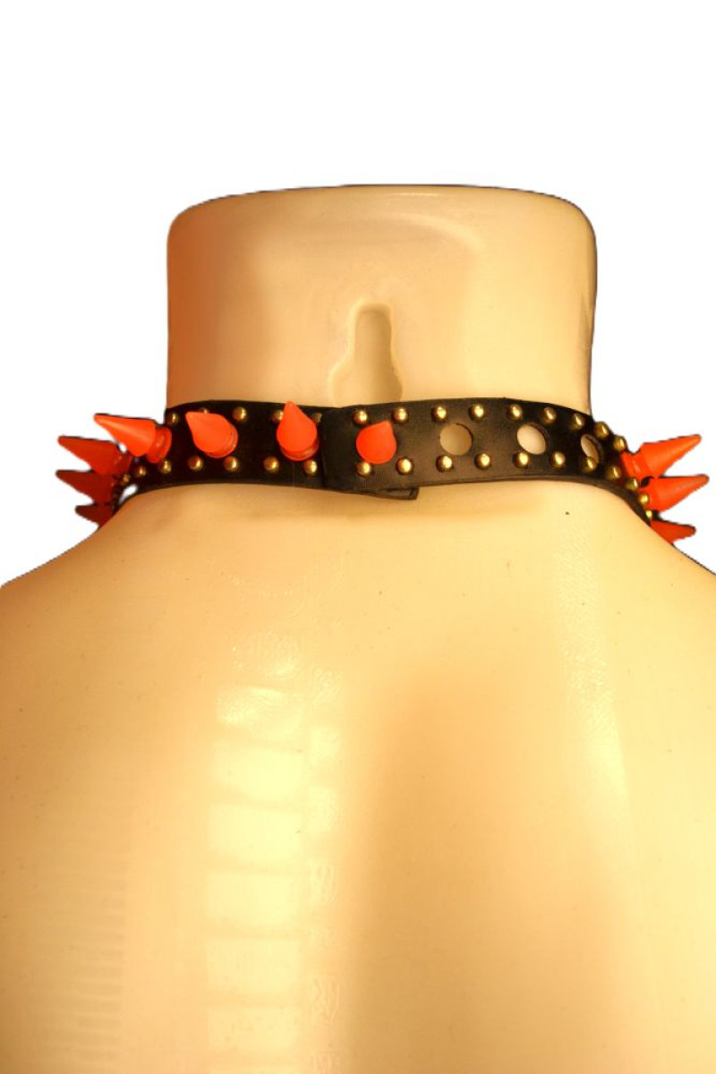 Τσόκερ με φλούο καρφιά