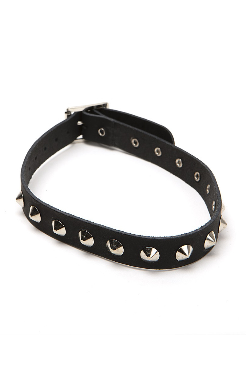 Τσόκερ από δερματίνη με μεταλλικά καρφιά κώνοι 