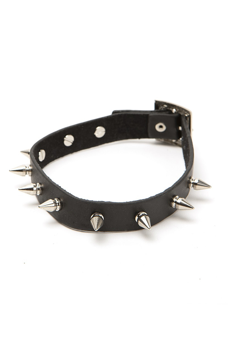 Τσόκερ από δερματίνη με μεταλλικά καρφιά spikes Τσόκερ από δερματίνη με μεταλλικά καρφιά spikes